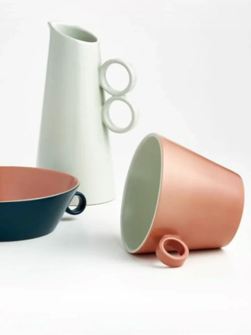 New! Crate&Barrel Ramona Pink Salad Bowl 58oz